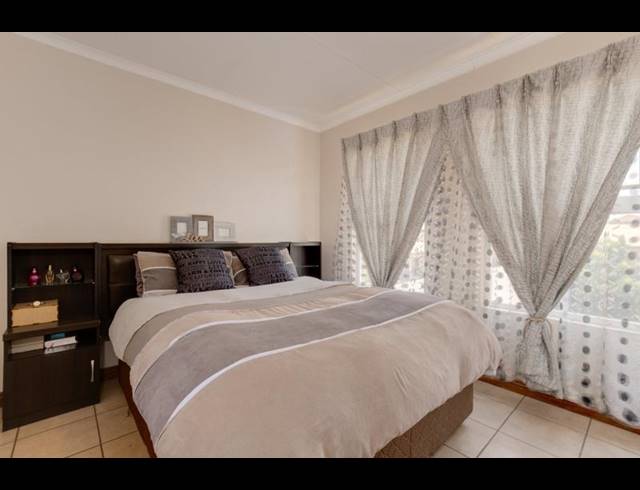 3 BEDROOM PROPERTY TO RENT IN DIE HOEWES